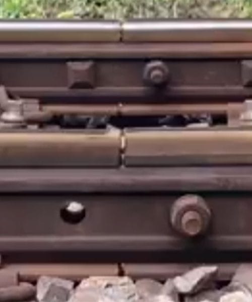 Kako daleč se čutijo vibracije železniških tračnic?