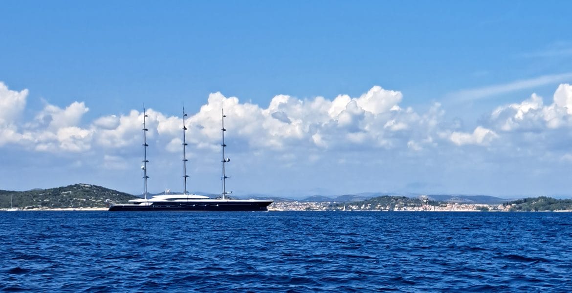 Jadrnica Black Pearl