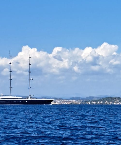 Jadrnica Black Pearl