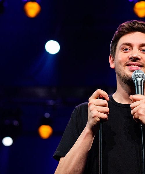 Tin Vodopivec na odrih s predstavo Elektro Banana