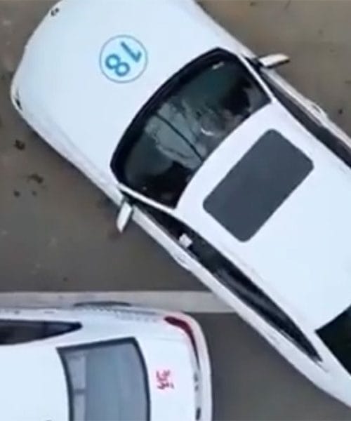 Mojster za volanom se je rešil iz nemogoče situacije