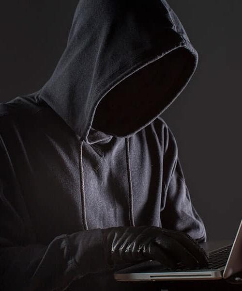 Spletni prevaranti so vedno bolj prepričljivi: Kako se zaščititi pred zlorabo?