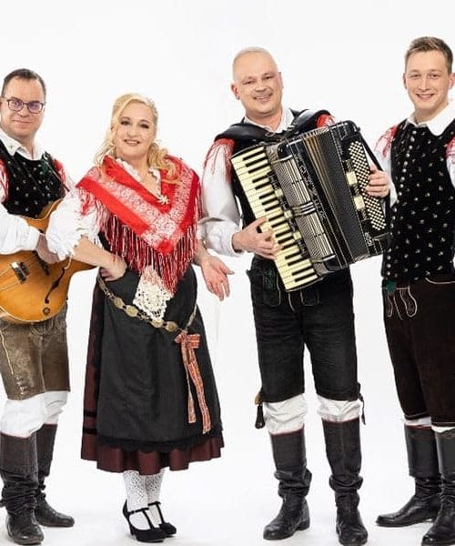 Igor in Zlati Zvoki z novo preobleko nogometne uspešnice