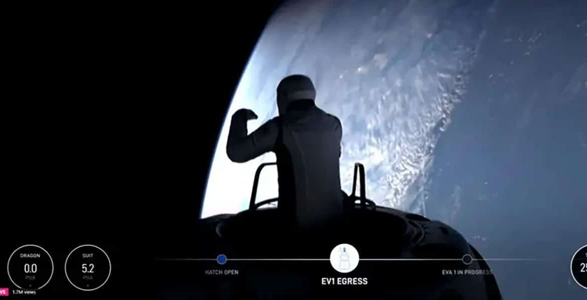 SpaceX izstop iz kapsule