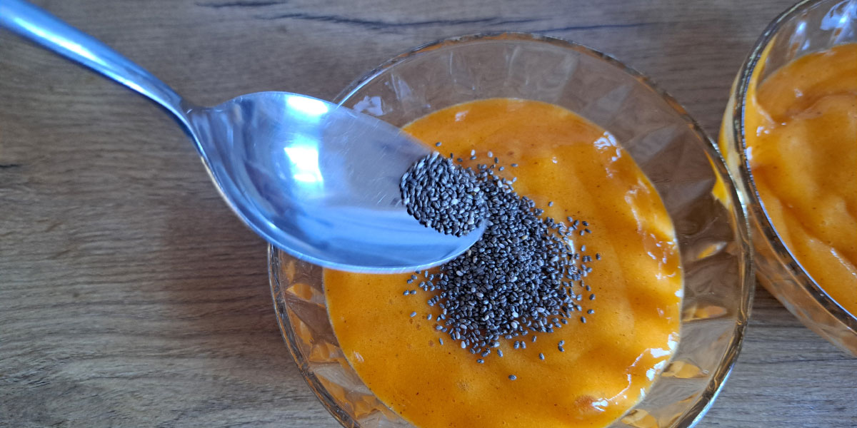 Kaki puding, chia semena
