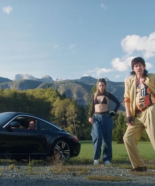 Gojko Ajkula – Ona ima (besedilo)