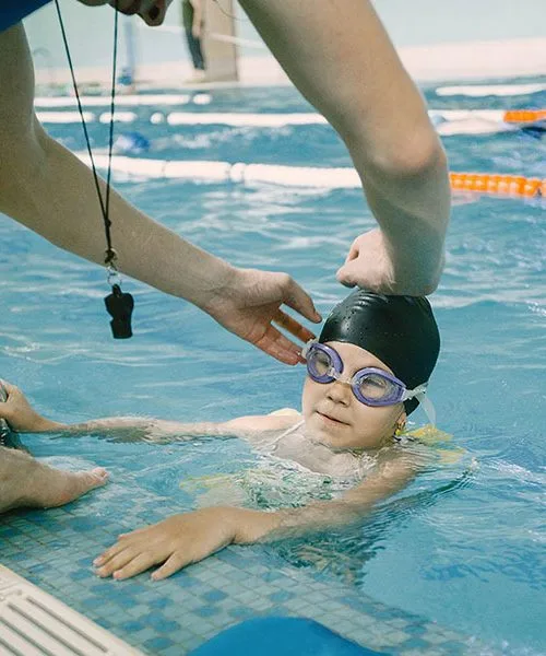 Učenje plavanja: Kaj morajo starši vedeti?