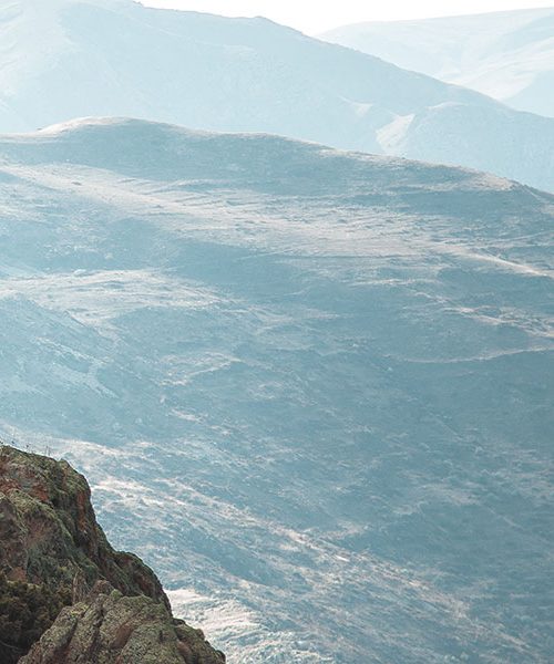 Zakaj ljudje občutijo željo skočiti, ko stojijo na visoki točki?