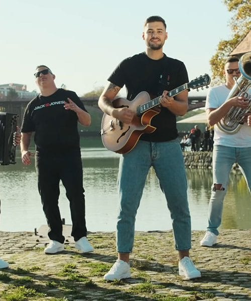 Ansambel Brloga – S tabo sreča je doma