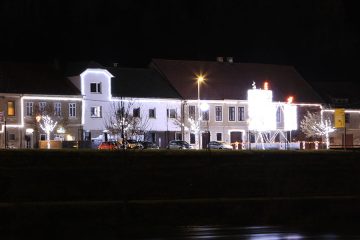 Prižig lučk 2025 po Sloveniji – datumi (Ljubljana, Maribor, …)