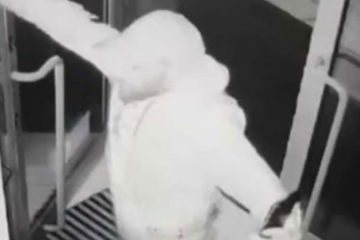 Bilo je blizu nas: Pijan moški prek TikTok prenašal vlom v banko?!