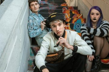 Zakaj se vsi mladi (generacija Z) oblačijo skoraj enako? Našli smo zanimivo razlago