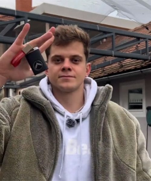 Po zmagi na Kmetiji se je vsedel v luksuzni avtomobil