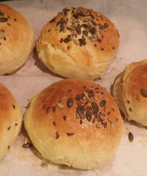 Recept za bombetke s semeni: Kako pripraviti mehke in okusne burger bombetke