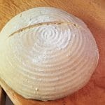 Zarezovanje kruha pred peko