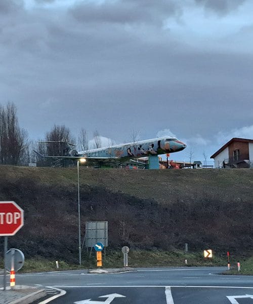 Ko letalo Bombardier CRJ900 postane otroško igrišče …