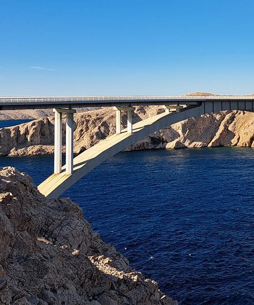 Paški most: Povezovalec obale in otoka Paga