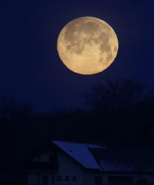 Polna luna januar 2026 – zakaj jo nekateri občutijo bolj kot druge?