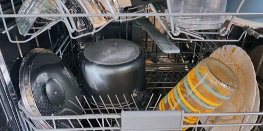 Pomivalni stroj opere posodo bolje, ko nastavite pravo temperaturo in pravi program