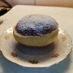 Krof z marelično marmelado