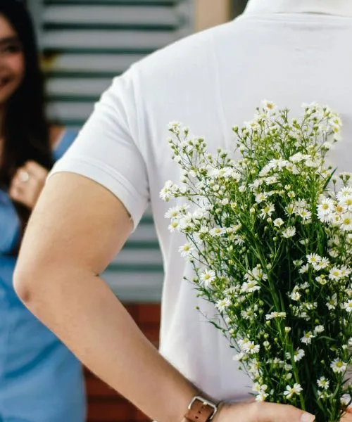 “6-7 trend” v zmenkih osvaja družbena omrežja: zakaj vse več samskih išče nekaj drugačnega