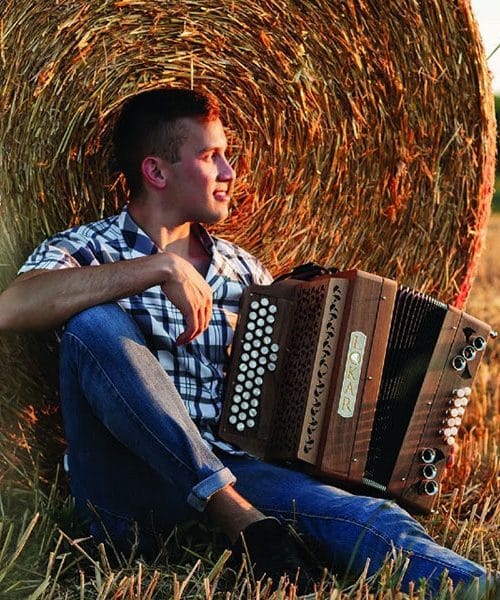 Timotej Lukežič predstavil dve novi skladbi