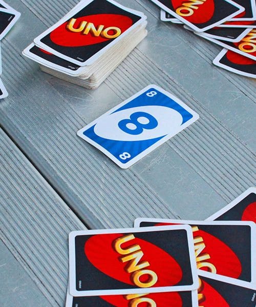 Preden začnete igrati igro Enka, postavite jasna navodila