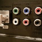 Priključki na hrbtni strani televizorja