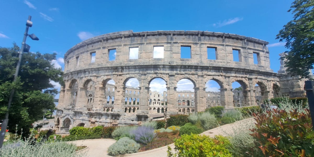 Arena Pula, amfiteater