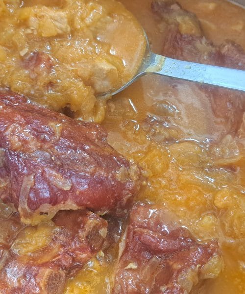 Segedin golaž: Tradicionalna jed, ki ogreje srce in dušo. Imamo najboljši recept!