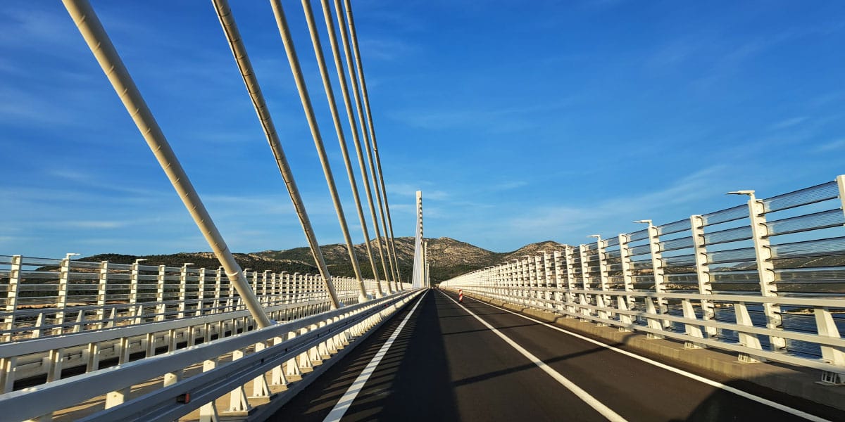 Vožnja po mostu na Pelješac