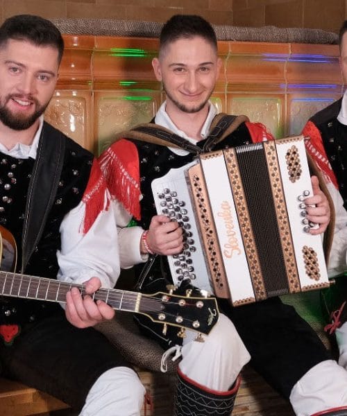 Ansambel Vrabci so novinci na slovenski glasbeni sceni