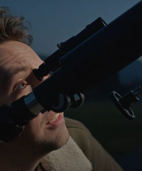 Alex Volasko z novo pesmijo odpira poglavje albuma, ki prinaša globoko zgodbo