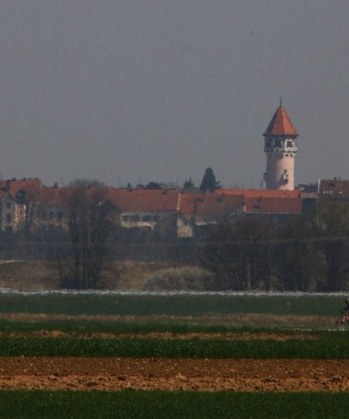 Dva vodovodna stolpa, dve zgodbi in slovenska velikana nad tlemi