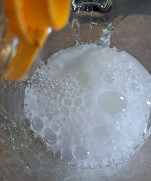 Pozabite na draga čistila: Ta domača mešanica odstrani ves vodni kamen v trenutku