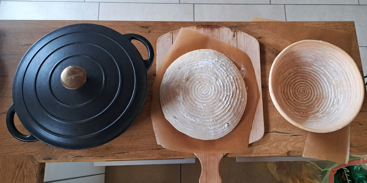 Litoželezna posoda, peka kruha in baneton