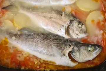 Pri kuhanju gregade te napake ne smete narediti – ne obračajte ribe