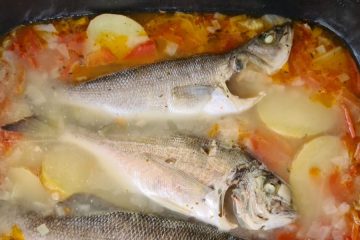 Iz preprostih rib in morskih dobrot nastane jed, ki diši po morju