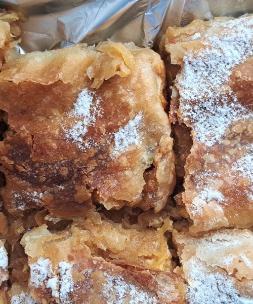Jabolčni štrudl – recept: Slovenska klasika nedeljskih družinskih popoldnevov