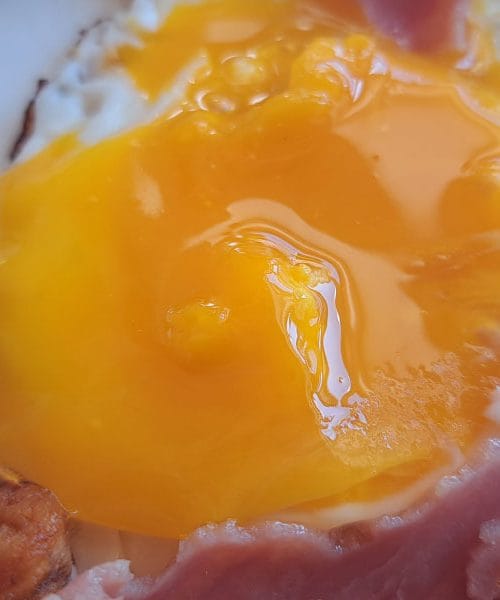 Popolna jajca na oko in skrivnost zlatega rumenjaka