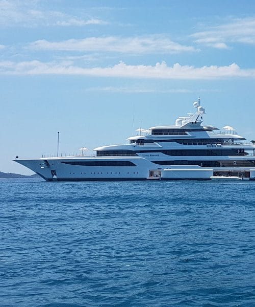 Katera fraza lahko razkrije, da je nekdo bogat? Razprava na Redditu razkriva odgovor!