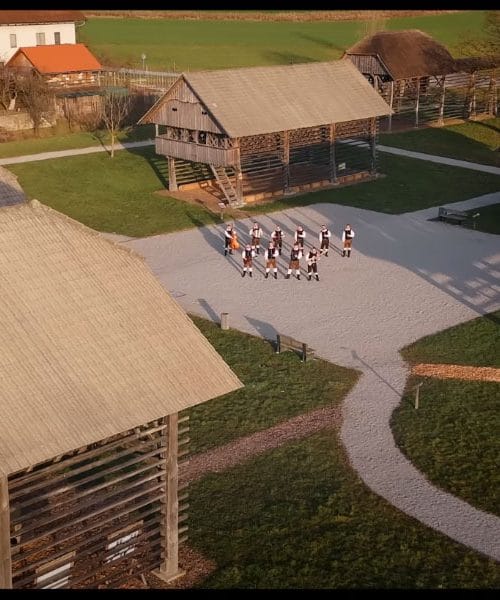 Valček Kozolček – nova skladba ansamblov Firbci in Nemir (besedilo)