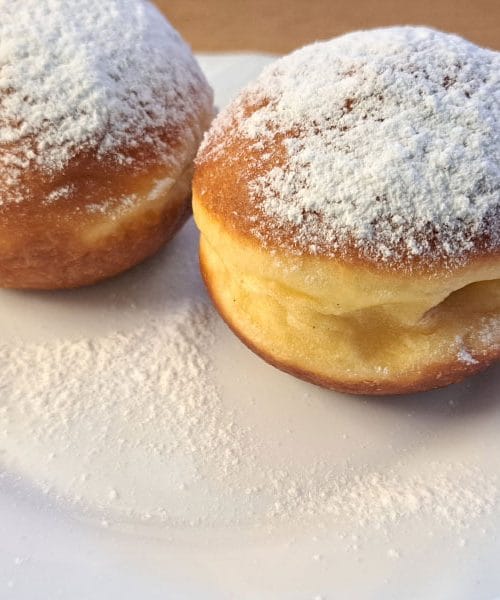 Preprost dodatek, zaradi katerega bodo krofi, kruh in pecivo mehki še več dni