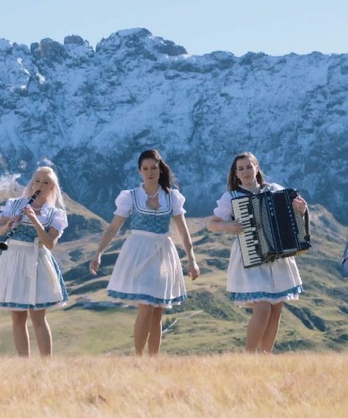 Kvintet slovenskih deklet predstavlja novo pesem Spet in spet