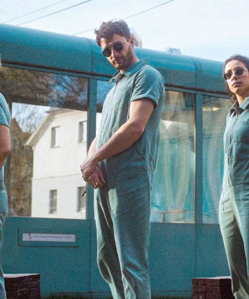 Masharik z novo skladbo “Tujec” in glasbeni spektakel, ki vabi k razmisleku