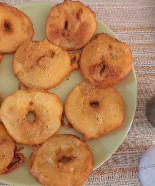 Ocvrta (pohana) jabolka – enostavna sladica, ki vas bo vrnila v otroštvo