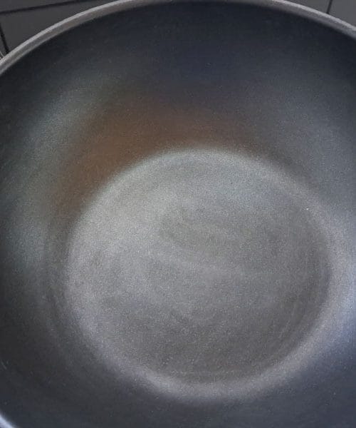 Kako ugotoviti, da je vok dovolj segret? Poskusite s tem trikom