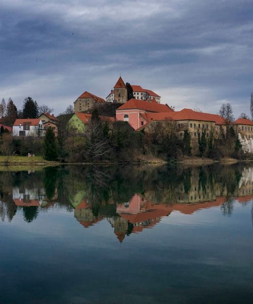 Najboljši pomladni izleti po Sloveniji: Kam se odpraviti?