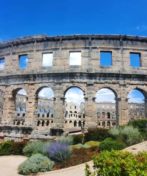 Arena Pula – koncerti 2026: Sting, John Legend, Kraftwerk, Moby in še kdo