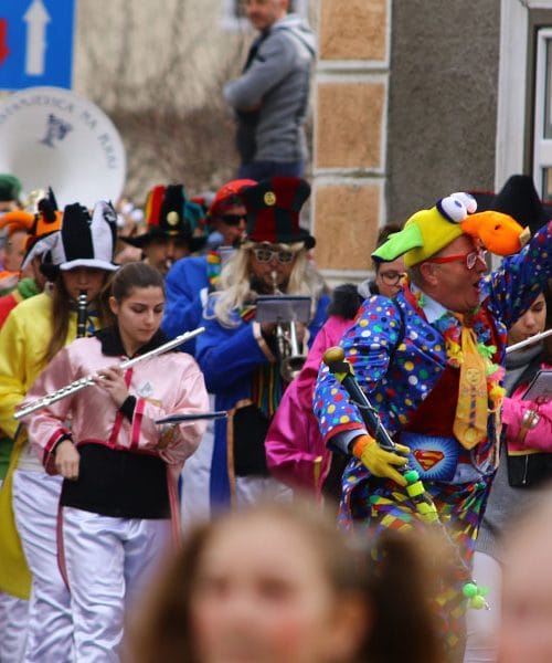 Pustni torek: Praznik, ki v srcu slovenske tradicije napoveduje prihod pomladi